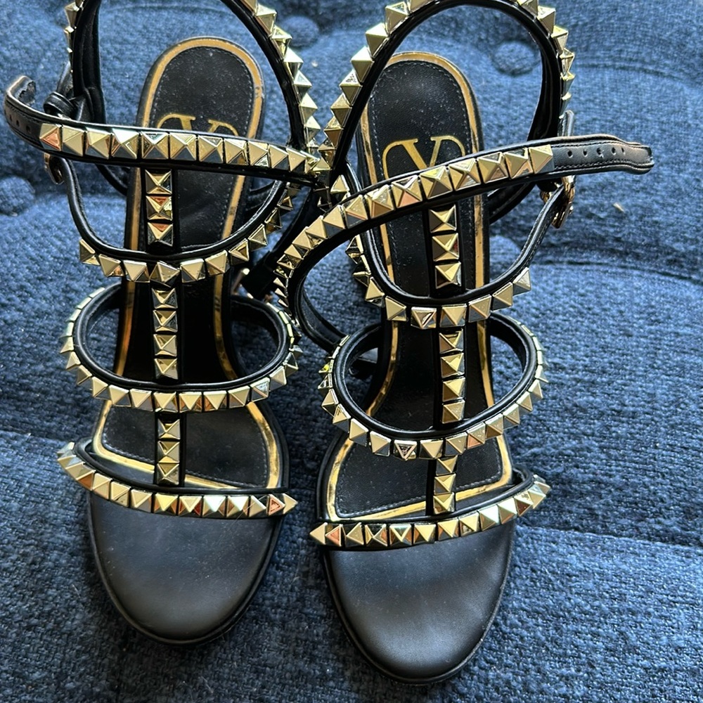 Valentino ROCKSTUD wedge sandal | Size 37